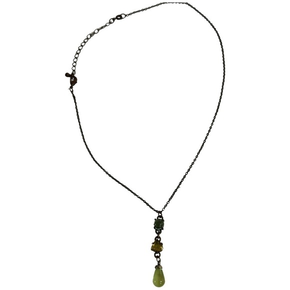 Jewelry - Glass and acrylic both a green color, vintage look necklace